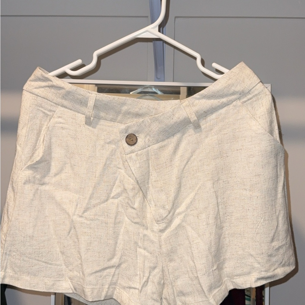 Women's Cream Shorts